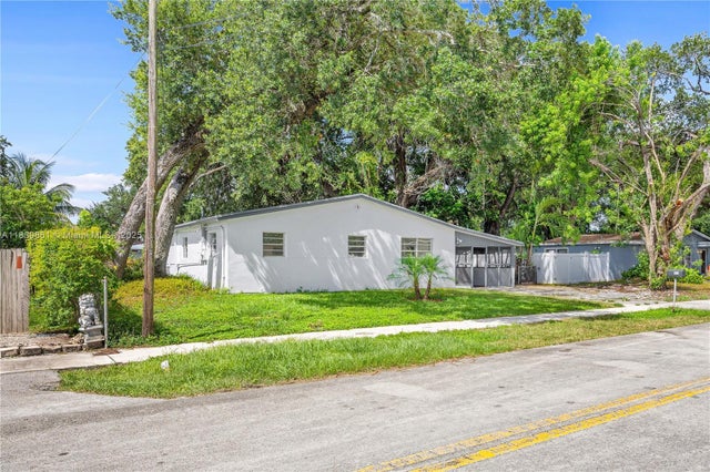 2 of 32 - 4110 Sw 32nd Ct, West Park, FL