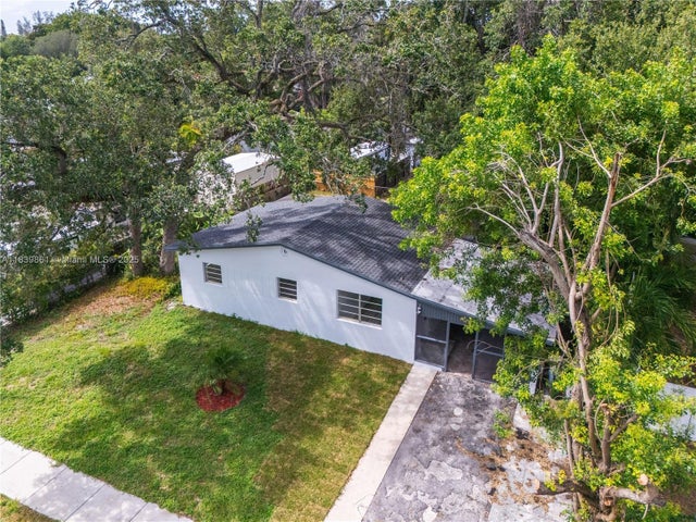 5 of 32 - 4110 Sw 32nd Ct, West Park, FL