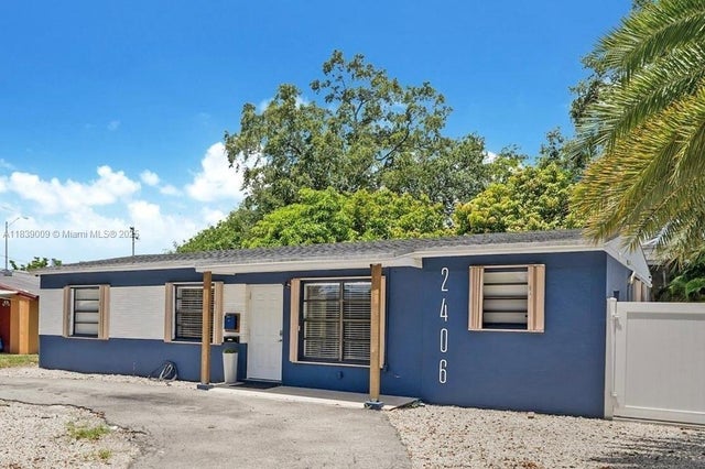 1 of 23 - 2406 N 28th Ave, Hollywood, FL