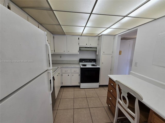 2 of 19 - 2731 Taft St 102, Hollywood, FL