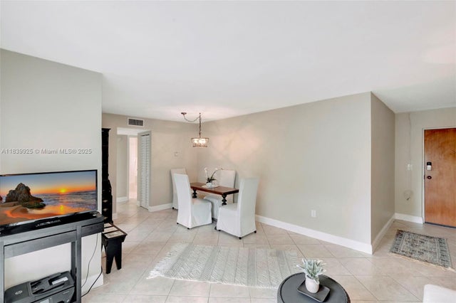4 of 24 - 2920 Sw 28th Ter 407, Coconut Grove, FL