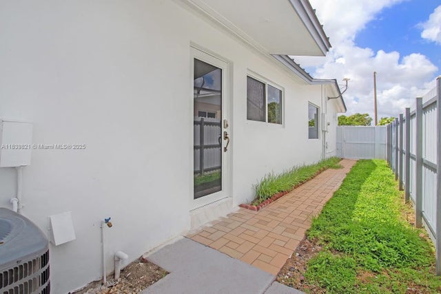 5 of 15 - 11511 Sw 180th St, Miami, FL