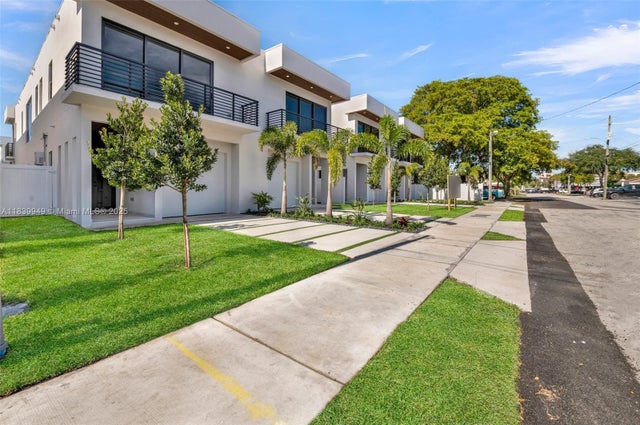3 of 56 - 915 Ne 17th Ter, Fort Lauderdale, FL