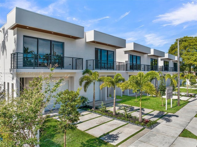 5 of 56 - 915 Ne 17th Ter, Fort Lauderdale, FL
