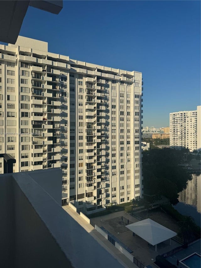 3 of 15 - 2750 Ne 183rd St 1210, Aventura, FL