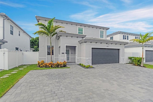 2 of 28 - 14864 Sw 163rd Ter, Miami, FL