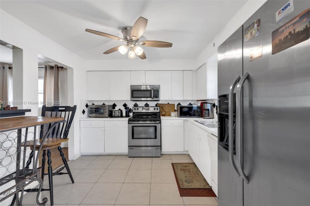 2 of 17 - 500 S Luna Ct 6, Hollywood, FL