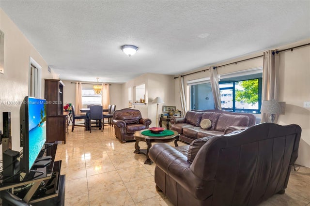 4 of 17 - 500 S Luna Ct 6, Hollywood, FL