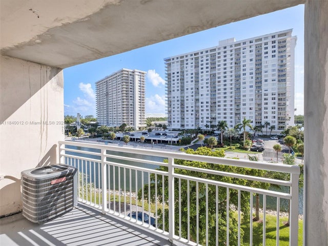 5 of 25 - 400 Kings Point Dr 523, Sunny Isles Beach, FL