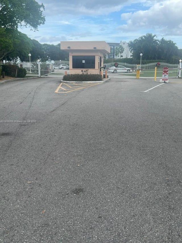 2 of 25 - 500 Executive Center Dr 2g, West Palm Beach, FL