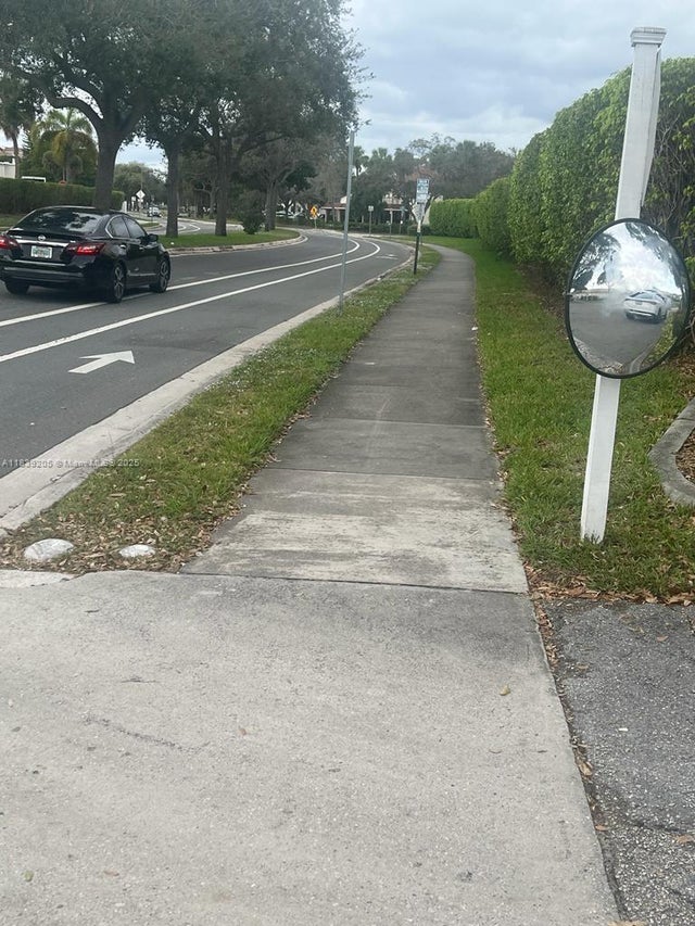 5 of 25 - 500 Executive Center Dr 2g, West Palm Beach, FL