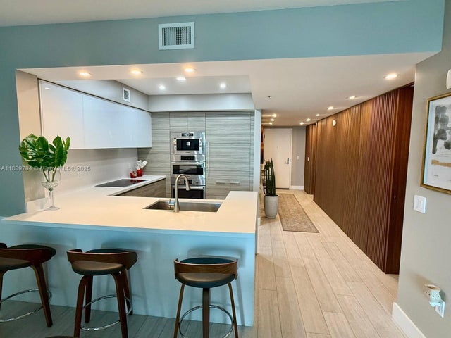 4 of 27 - 300 Sunny Isles Blvd 4-1806, Sunny Isles Beach, FL