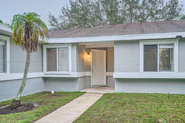 2 of 17 - 10897 Grandview Ct, Royal Palm Beach, FL