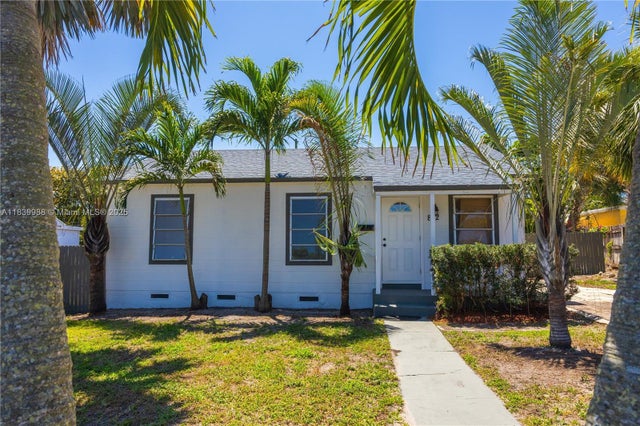1 of 33 - 812 33rd St, West Palm Beach, FL