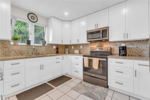 4 of 29 - 18030 Sw 153rd Ct, Miami, FL