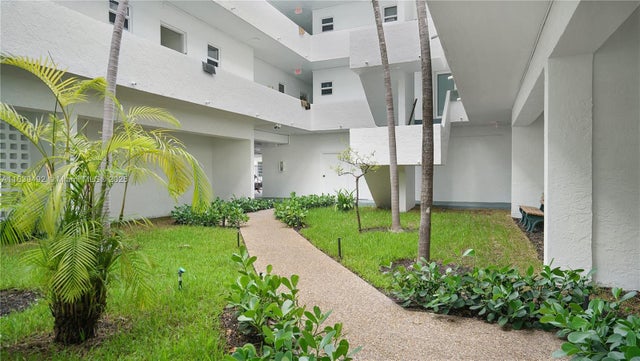 1 of 14 - 1033 Lenox Ave 304, Miami Beach, FL