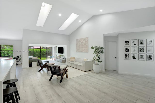 5 of 33 - 23273 Water Cir, Boca Raton, FL