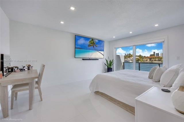 2 of 22 - 16479 Ne 27th Pl 16, North Miami Beach, FL
