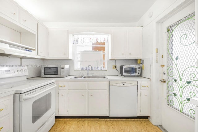 2 of 22 - 5300 Washington St Q207, Hollywood, FL