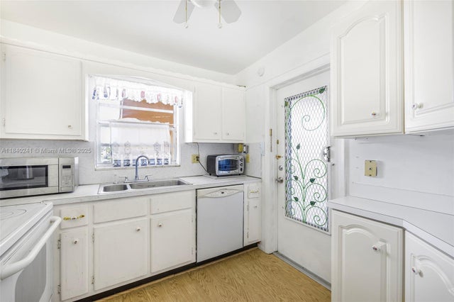 3 of 22 - 5300 Washington St Q207, Hollywood, FL
