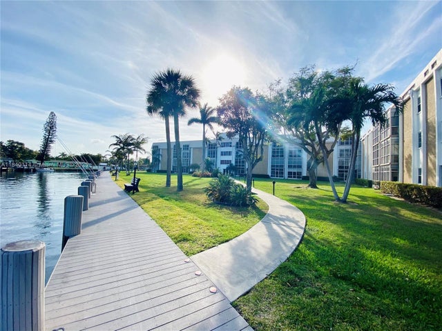 1 of 31 - 2990 Ne 16th Ave 204, Oakland Park, FL
