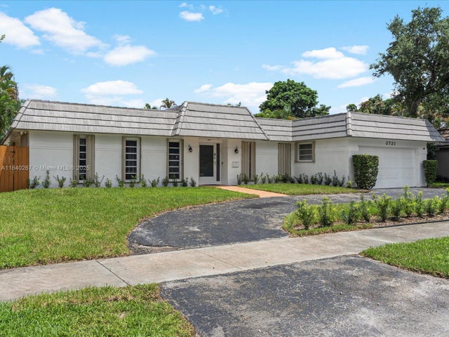 4 of 36 - 3721 N 55th Ave, Hollywood, FL