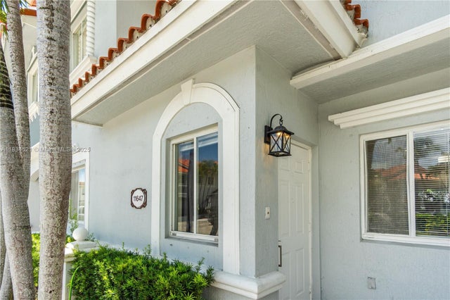 3 of 29 - 11647 Ne 18th Dr 11647, North Miami, FL