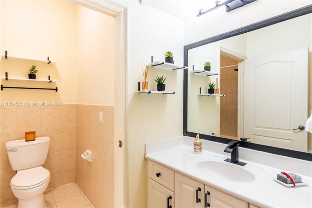 4 of 29 - 11647 Ne 18th Dr 11647, North Miami, FL