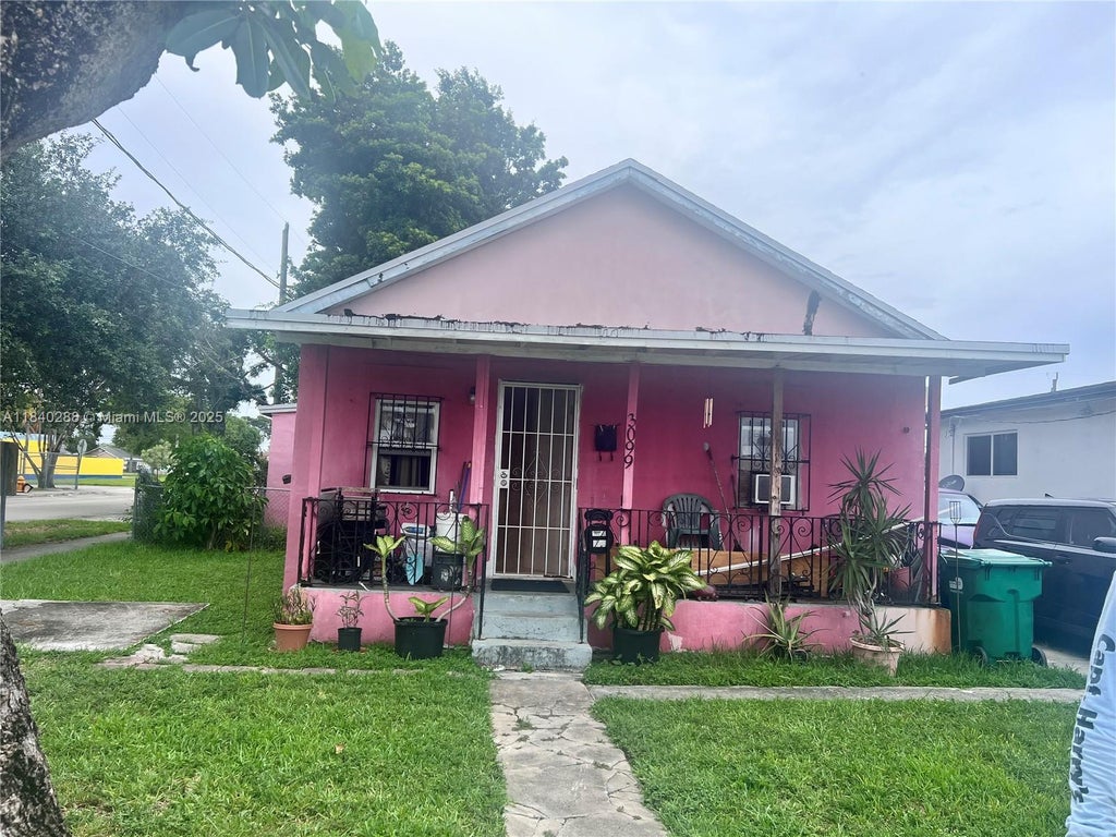 3099 Nw 51st St, Miami