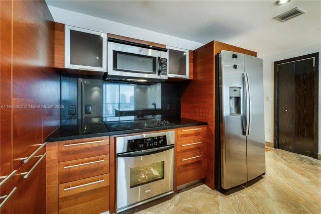 3 of 40 - 1900 N Bayshore Dr 3715, Miami, FL