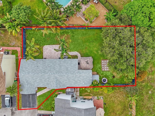 3 of 26 - 535 Radford Ter, Davie, FL