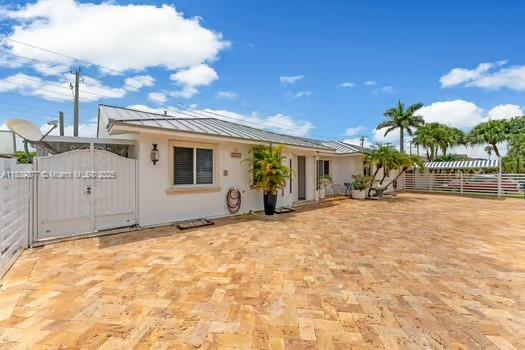 2 of 50 - 323 Nw 136th Pl, Miami, FL