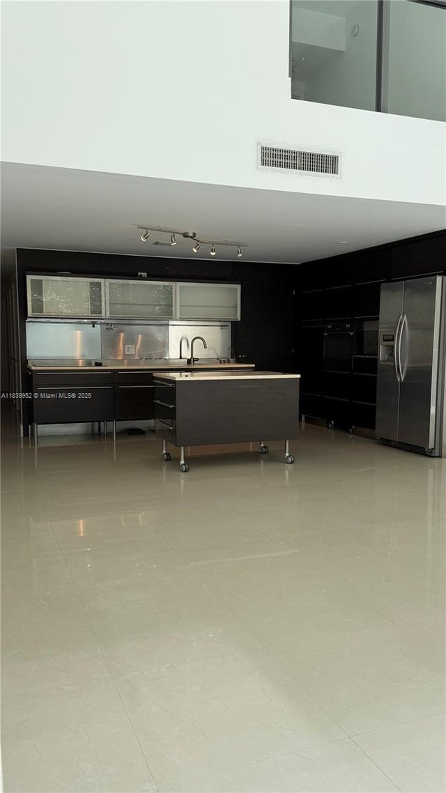 5 of 35 - 6000 Collins Ave 323, Miami Beach, FL