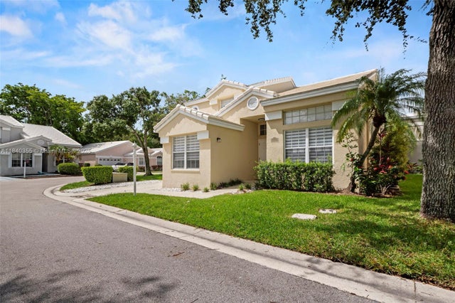 4 of 37 - 9384 Nw 8th Cir, Plantation, FL