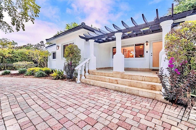 2 of 60 - 5701 Sw 33rd St, Miami, FL