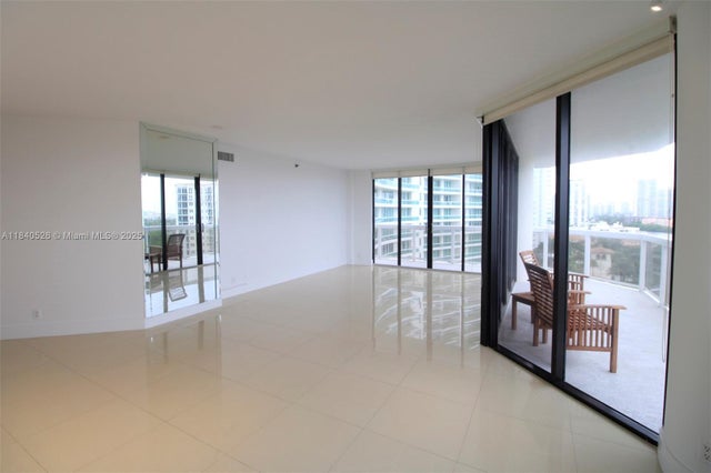 4 of 58 - 20185 E Country Club Dr 1105, Aventura, FL