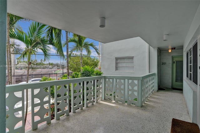 4 of 28 - 1100 11th St 204, Miami Beach, FL