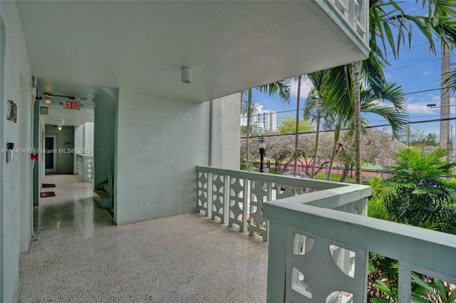 5 of 28 - 1100 11th St 204, Miami Beach, FL