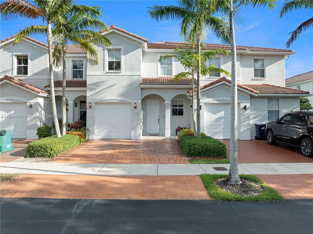 2 of 39 - 1020 Ne 207th Ter, Miami, FL