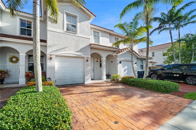 3 of 39 - 1020 Ne 207th Ter, Miami, FL