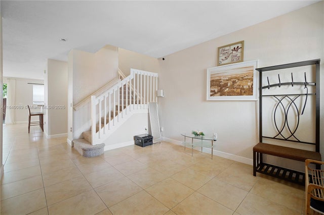 5 of 39 - 1020 Ne 207th Ter, Miami, FL