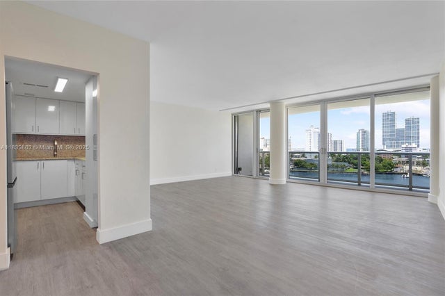 2 of 52 - 900 Bay Dr 718+dock Slip Available, Miami Beach, FL