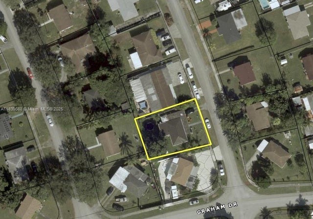 1 of 11 - 14760 Tyler St, Miami, FL