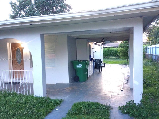 4 of 11 - 14760 Tyler St, Miami, FL