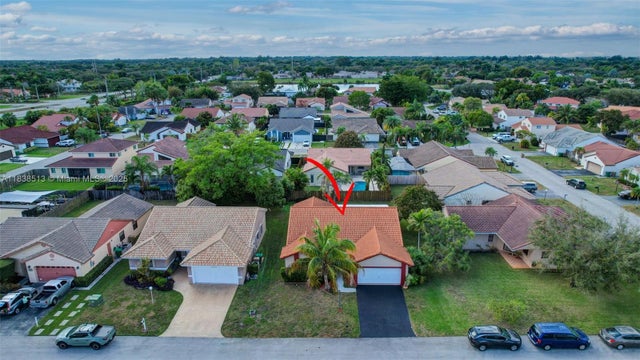 2 of 38 - 5911 Epsom Ln, Davie, FL