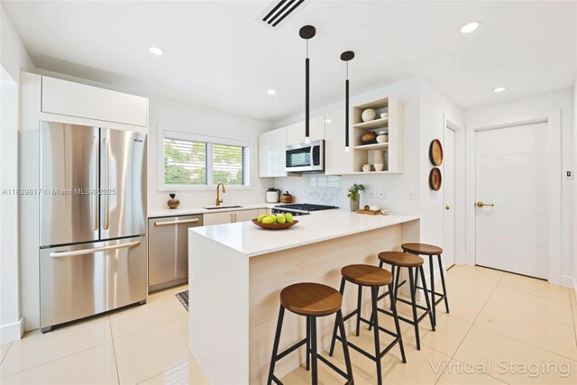 5 of 10 - 2511 Tequesta Ln, Coconut Grove, FL