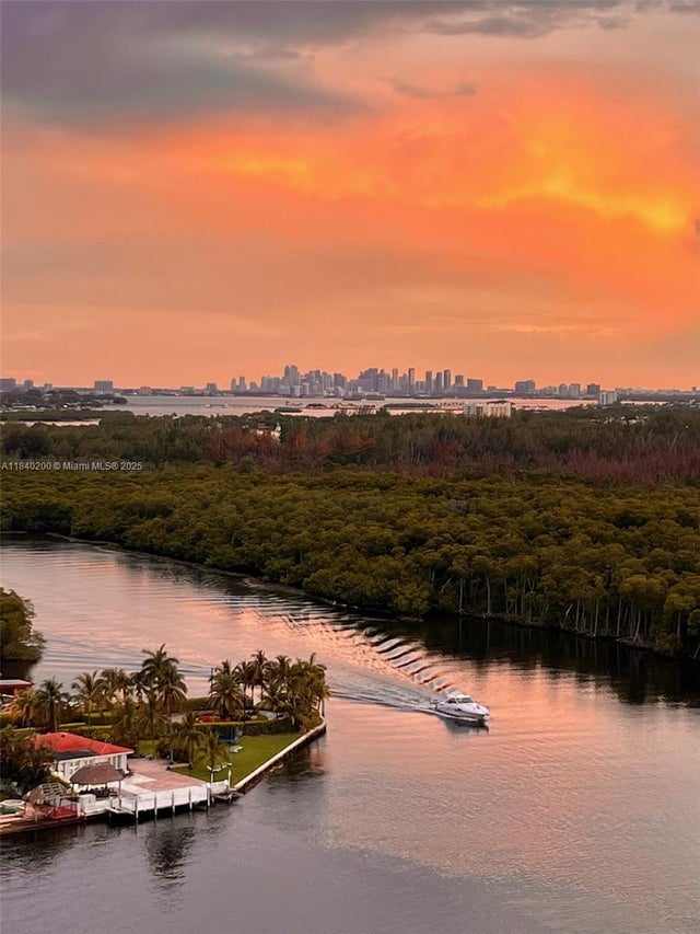 5 of 18 - 400 Sunny Isles Blvd 2007, Sunny Isles Beach, FL