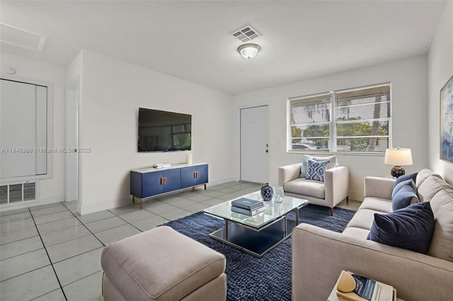 4 of 38 - 451 Sw 28th Ave, Fort Lauderdale, FL