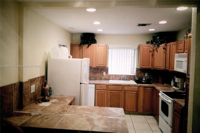 4 of 12 - 2359 N Wallen Dr, Palm Beach Gardens, FL