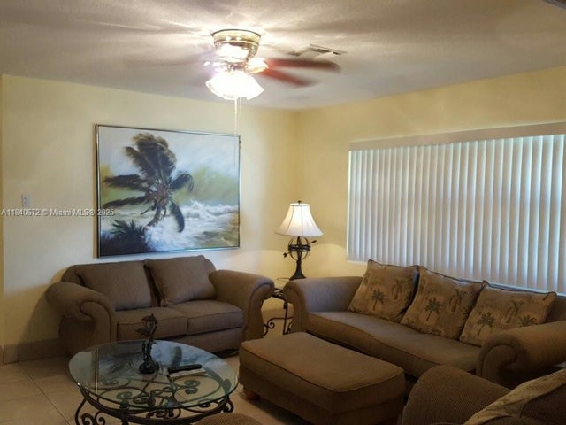 5 of 12 - 2359 N Wallen Dr, Palm Beach Gardens, FL